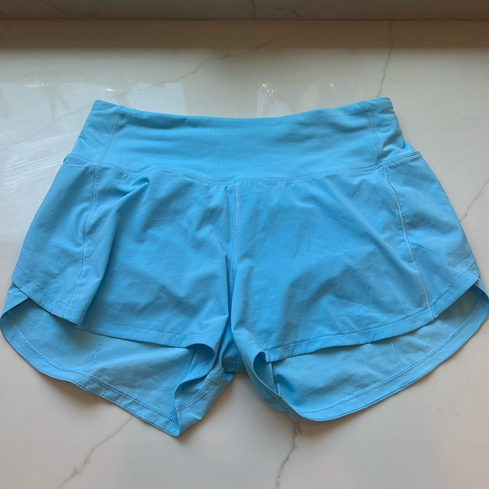 Like new Lululemon light blue turquoise colored hottie hot 2.5 shorts size 4